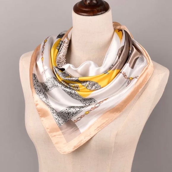 Large square head and neck scarf 🧣.( brand new) - Picture 5 of 6